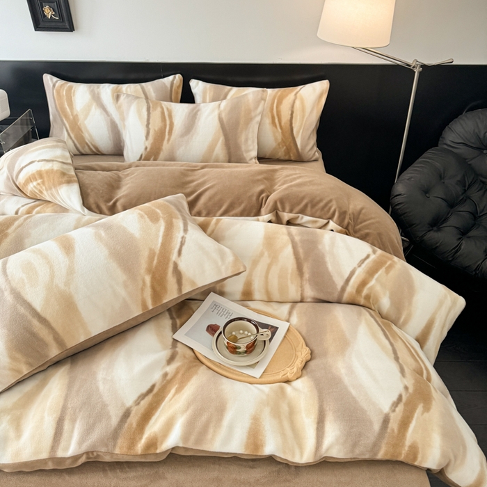 91家纺网 家纺一手货源 找家纺 子曰 2025新款A类高克重蒂肤绒羊绒保暖印花四件套 沐光-咖