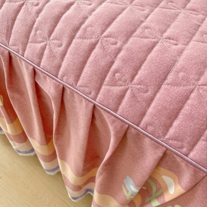 91家纺网 家纺一手货源 找家纺 （总）缦彩 2025新款全棉加厚夹棉磨毛纯棉床裙套件公主风印花防滑床罩四件套-夹棉款