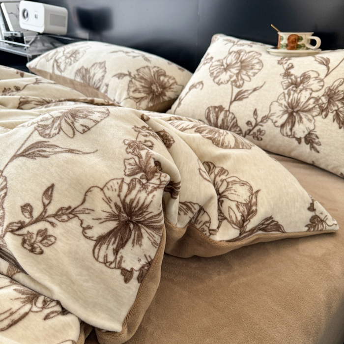 91家纺网 家纺一手货源 找家纺 子曰 2025新款A类高克重蒂肤绒羊绒保暖印花四件套 柔梦-咖