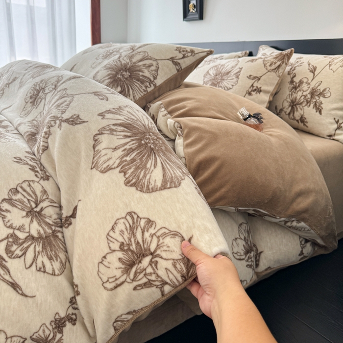 91家纺网 家纺一手货源 找家纺 子曰 2025新款A类高克重蒂肤绒羊绒保暖印花四件套 柔梦-咖