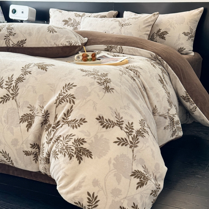 91家纺网 家纺一手货源 找家纺 子曰 2025新款A类高克重蒂肤绒羊绒保暖印花四件套 叶恋-棕