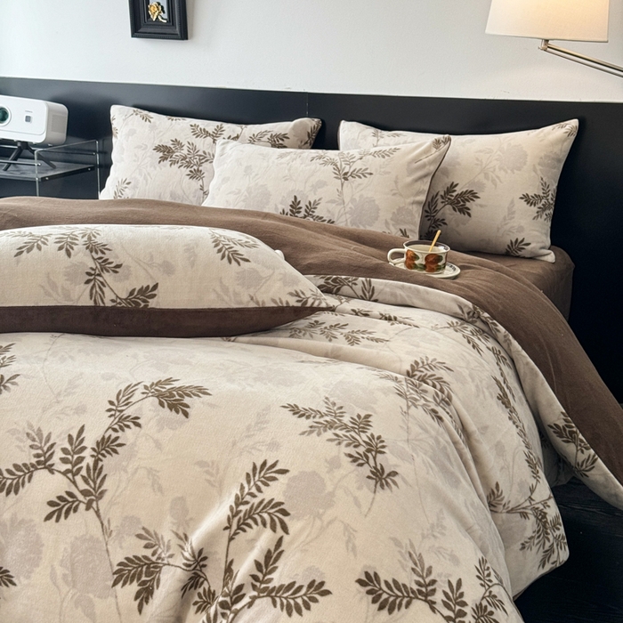 91家纺网 家纺一手货源 找家纺 子曰 2025新款A类高克重蒂肤绒羊绒保暖印花四件套 叶恋-棕