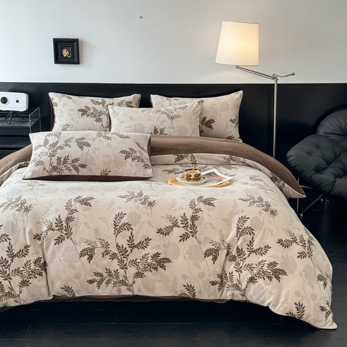 91家纺网 家纺一手货源 找家纺 子曰 2025新款A类高克重蒂肤绒羊绒保暖印花四件套 叶恋-棕