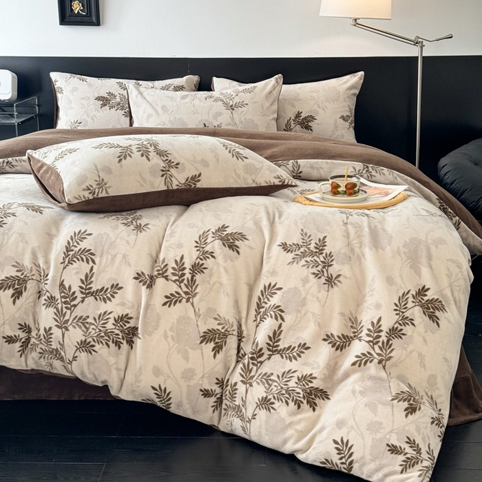 91家纺网 家纺一手货源 找家纺 子曰 2025新款A类高克重蒂肤绒羊绒保暖印花四件套 叶恋-棕