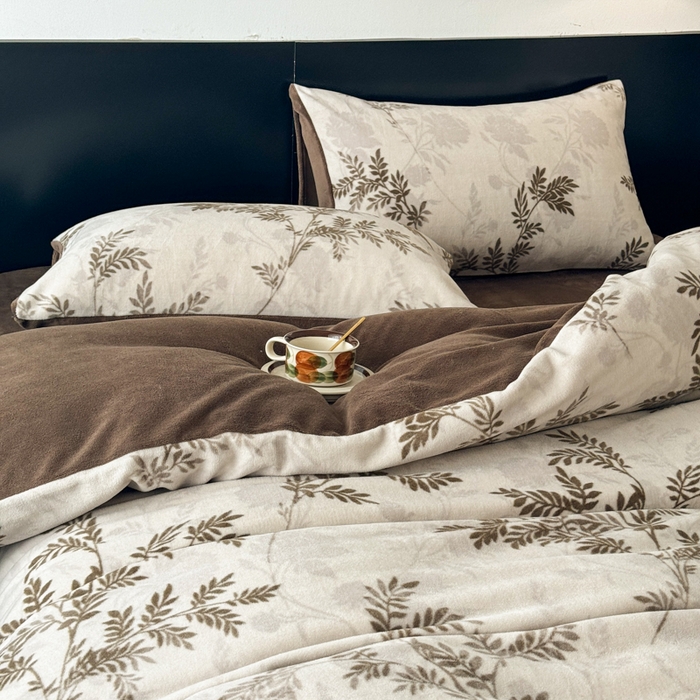 91家纺网 家纺一手货源 找家纺 子曰 2025新款A类高克重蒂肤绒羊绒保暖印花四件套 叶恋-棕