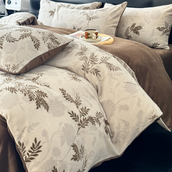 91家纺网 家纺一手货源 找家纺 子曰 2025新款A类高克重蒂肤绒羊绒保暖印花四件套 叶恋-棕