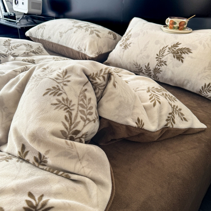 91家纺网 家纺一手货源 找家纺 子曰 2025新款A类高克重蒂肤绒羊绒保暖印花四件套 叶恋-棕