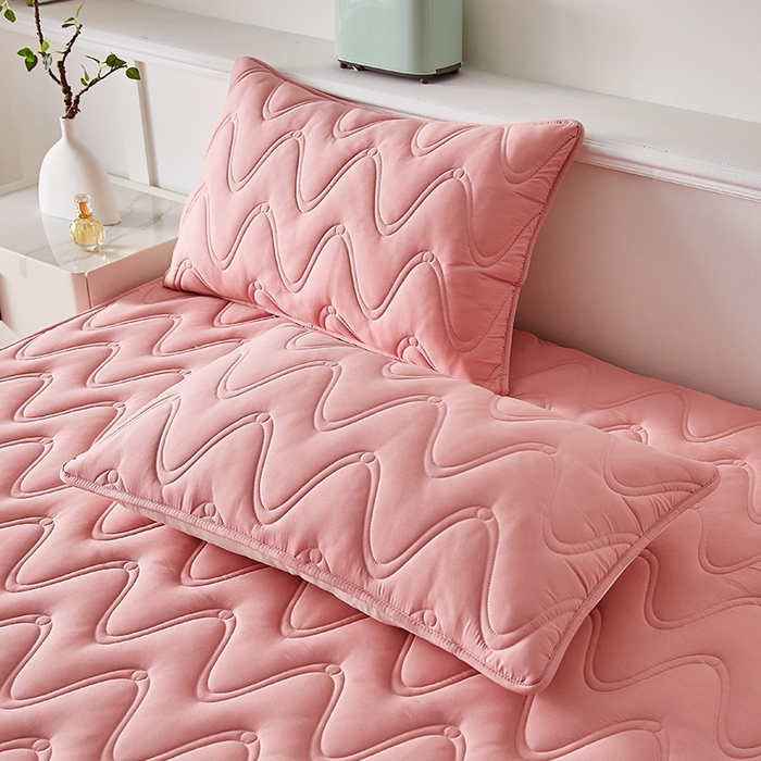 91家纺网 家纺一手货源 找家纺 盛眠家纺 2025新款水洗棉夹棉床笠-云汐 红色