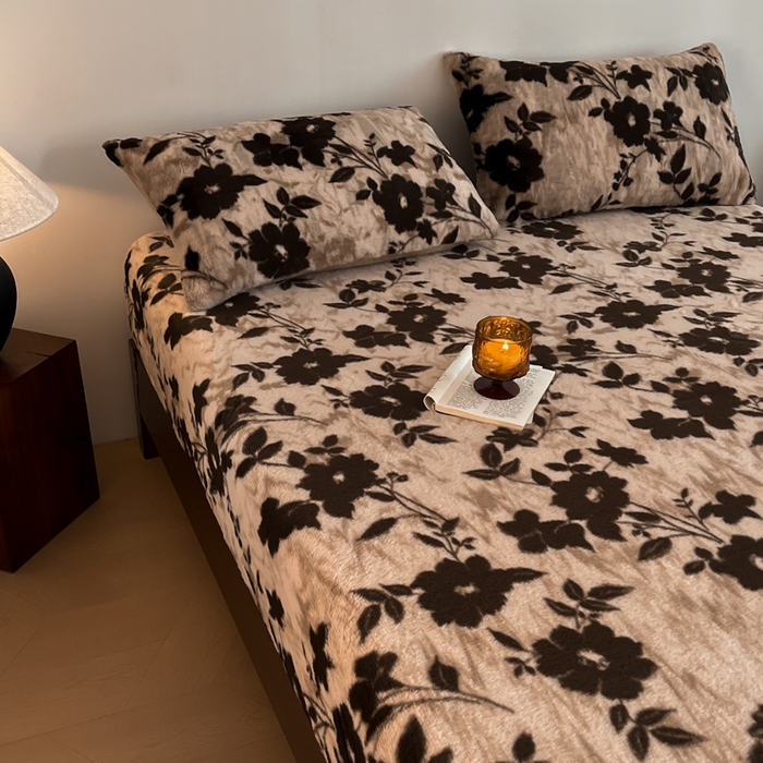 91家纺网 家纺一手货源 找家纺 子曰 2025新款加厚美拉德兔绒床笠 美拉德-花语