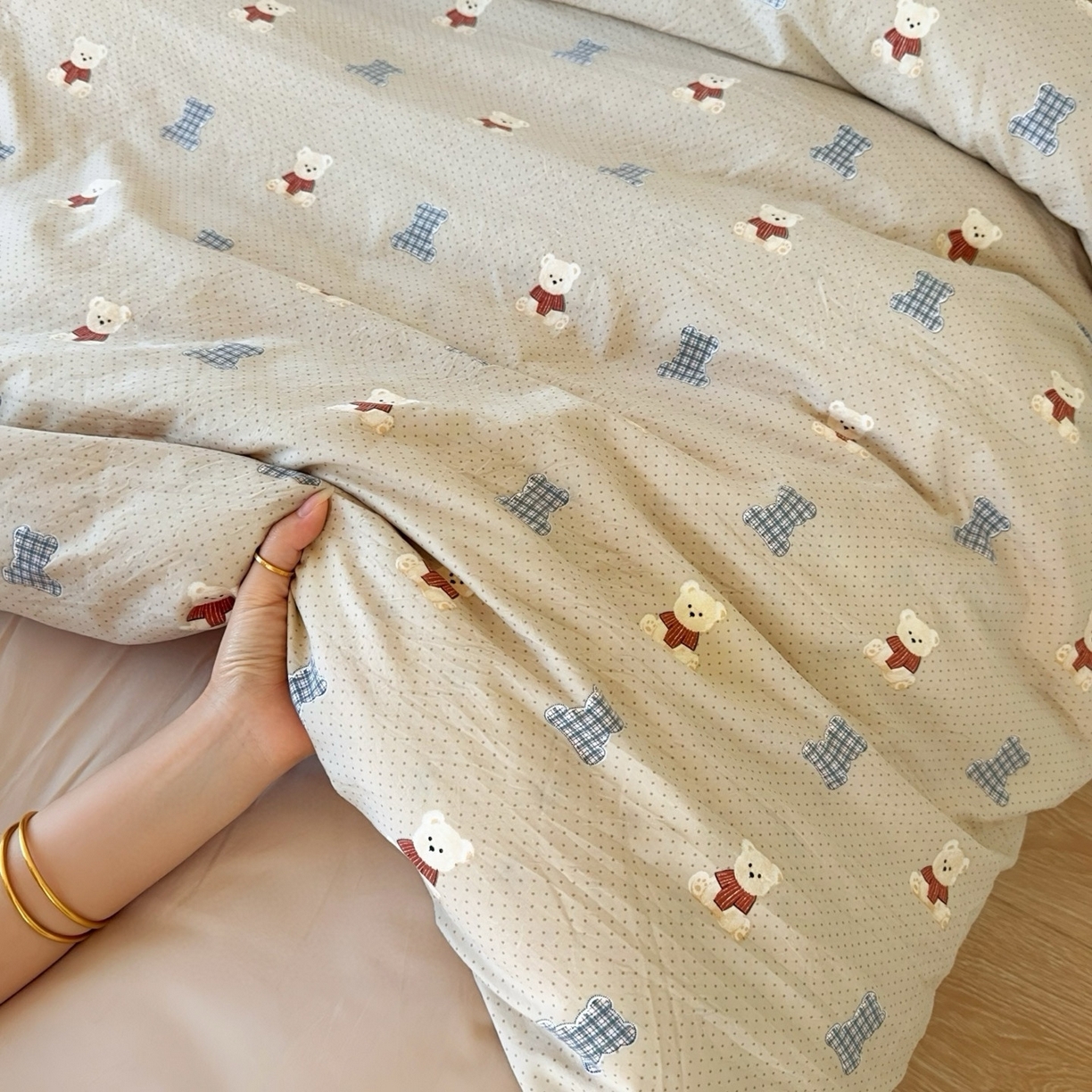 91家纺网 家纺一手货源 找家纺 兜米家居 2025新款古法水洗棉印花小清新四件套 波点小熊