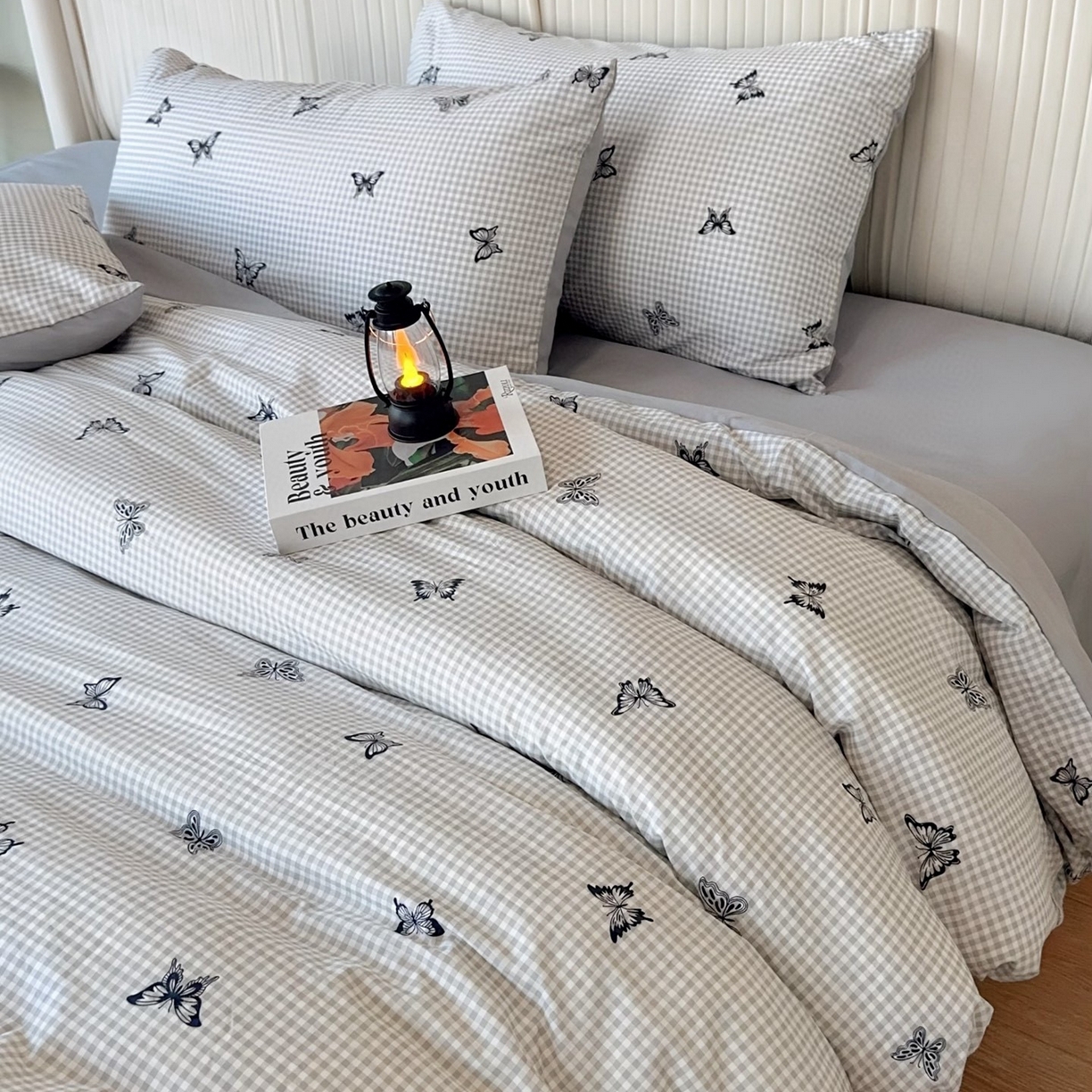 91家纺网 家纺一手货源 找家纺 兜米家居 2025新款古法水洗棉印花小清新四件套 格子蝴蝶