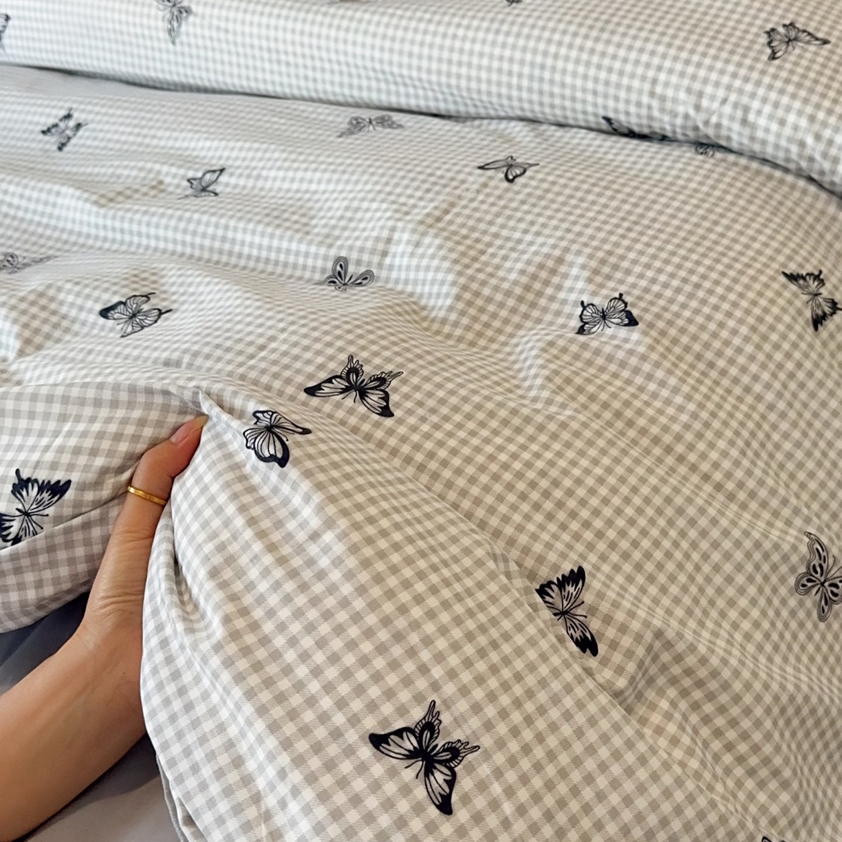 91家纺网 家纺一手货源 找家纺 兜米家居 2025新款古法水洗棉印花小清新四件套 格子蝴蝶