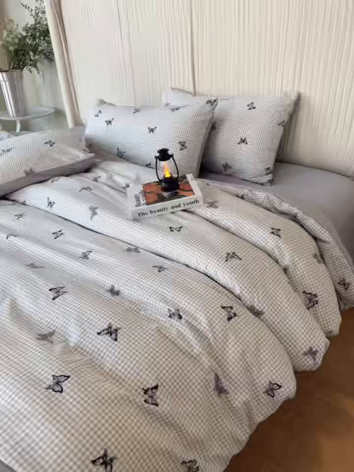91家纺网 家纺一手货源 找家纺 兜米家居 2025新款古法水洗棉印花小清新四件套 格子蝴蝶