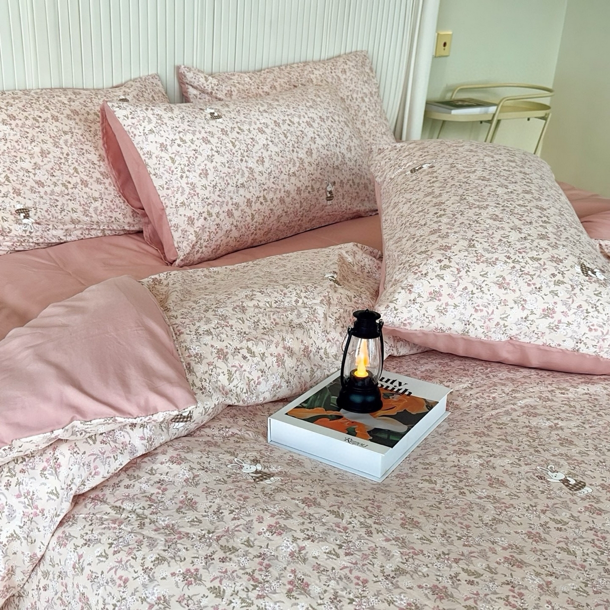 91家纺网 家纺一手货源 找家纺 兜米家居 2025新款古法水洗棉印花小清新四件套 花枝兔粉