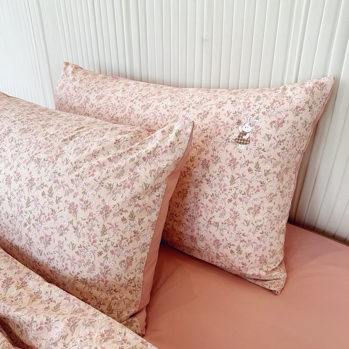 91家纺网 家纺一手货源 找家纺 兜米家居 2025新款古法水洗棉印花小清新四件套 花枝兔粉