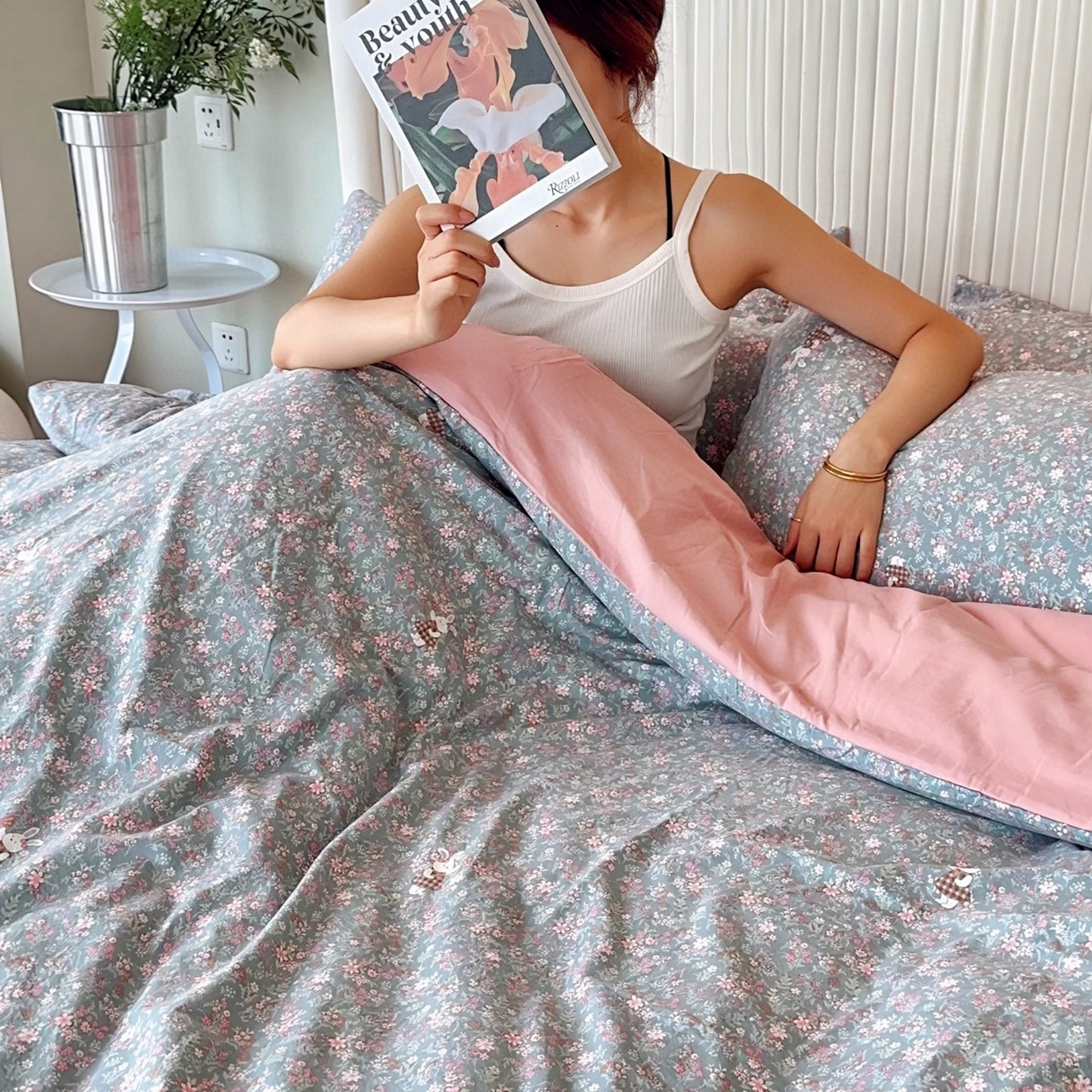 91家纺网 家纺一手货源 找家纺 兜米家居 2025新款古法水洗棉印花小清新四件套 花枝兔蓝