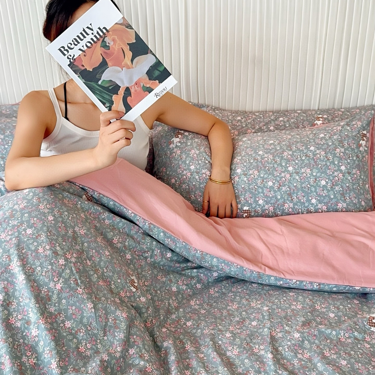 91家纺网 家纺一手货源 找家纺 兜米家居 2025新款古法水洗棉印花小清新四件套 花枝兔蓝