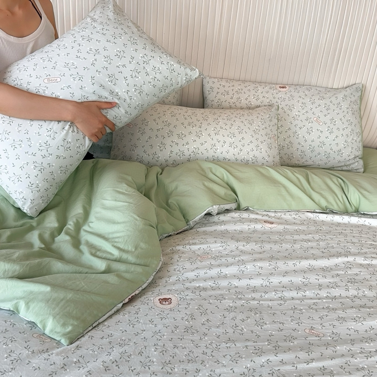 91家纺网 家纺一手货源 找家纺 兜米家居 2025新款古法水洗棉印花小清新四件套 绿叶小熊