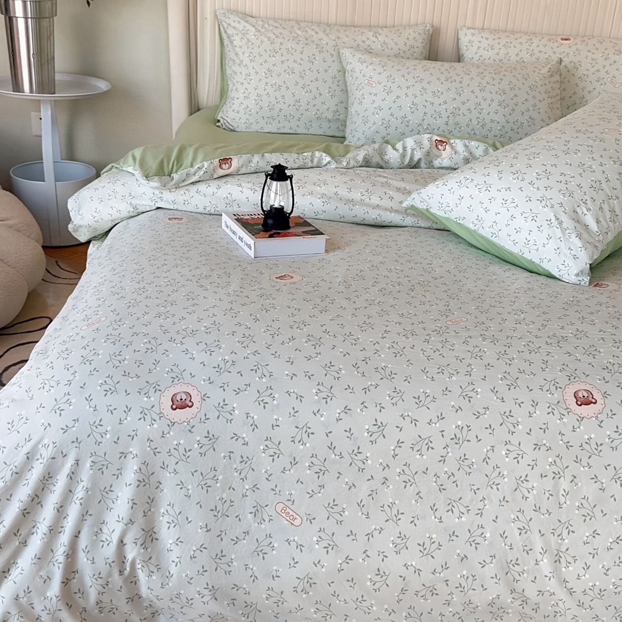 91家纺网 家纺一手货源 找家纺 兜米家居 2025新款古法水洗棉印花小清新四件套 绿叶小熊