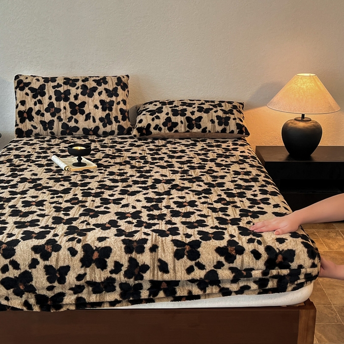 91家纺网 家纺一手货源 找家纺 子曰 2025新款加厚美拉德兔绒床笠 美拉德-小蝴蝶