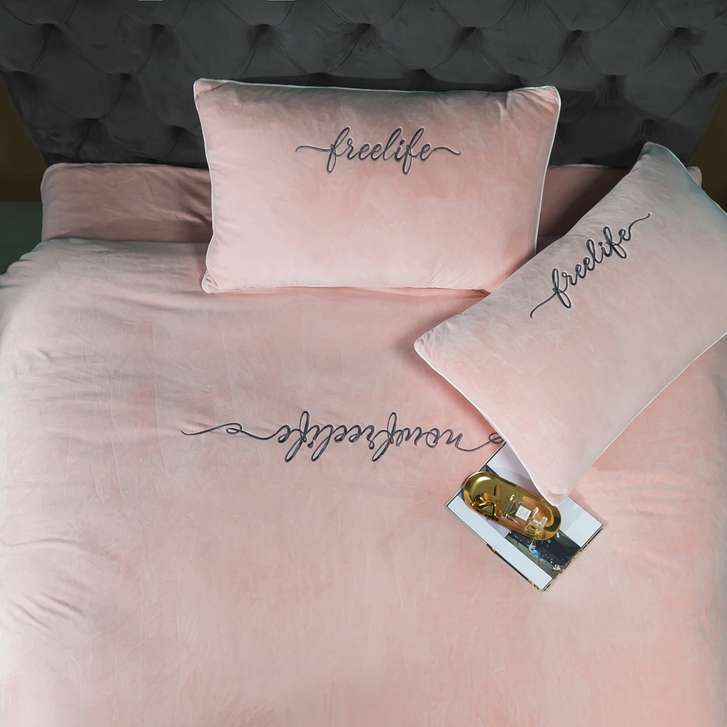 91家纺网 家纺一手货源 找家纺 千朵森 2025新款杰西卡250克加厚高端锦丝绒四件套-风格一 杰西卡-艾玉