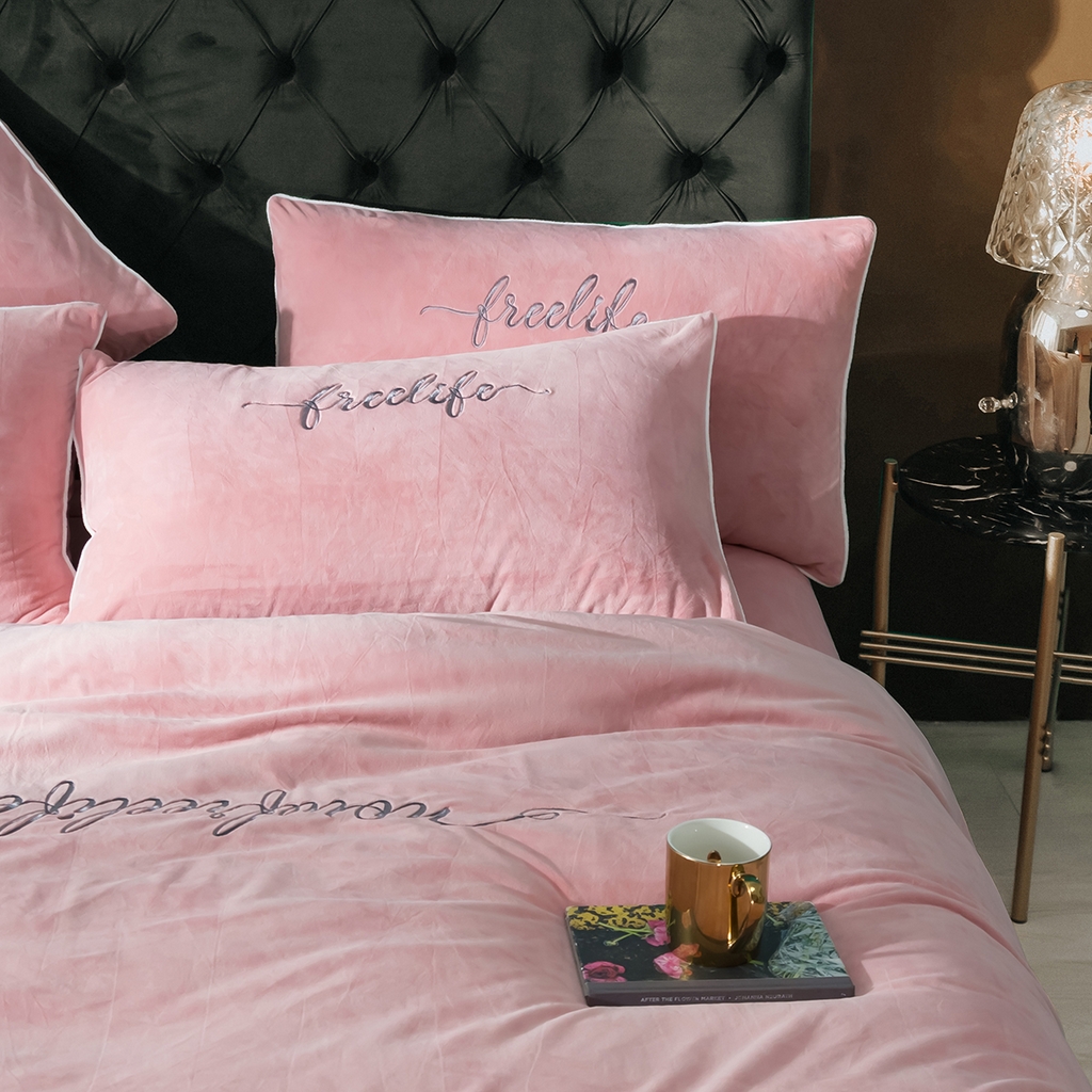 91家纺网 家纺一手货源 找家纺 千朵森 2025新款杰西卡250克加厚高端锦丝绒四件套-风格一 杰西卡-豆沙