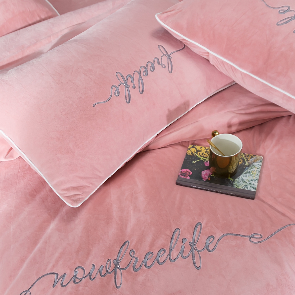 91家纺网 家纺一手货源 找家纺 千朵森 2025新款杰西卡250克加厚高端锦丝绒四件套-风格一 杰西卡-豆沙