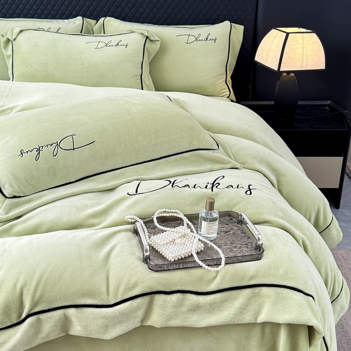 91家纺网 家纺一手货源 找家纺 KA家纺 2025新款冬轻奢刺绣款嵌绳大拼角牛奶绒四件套 轻奢牛奶绒-绿