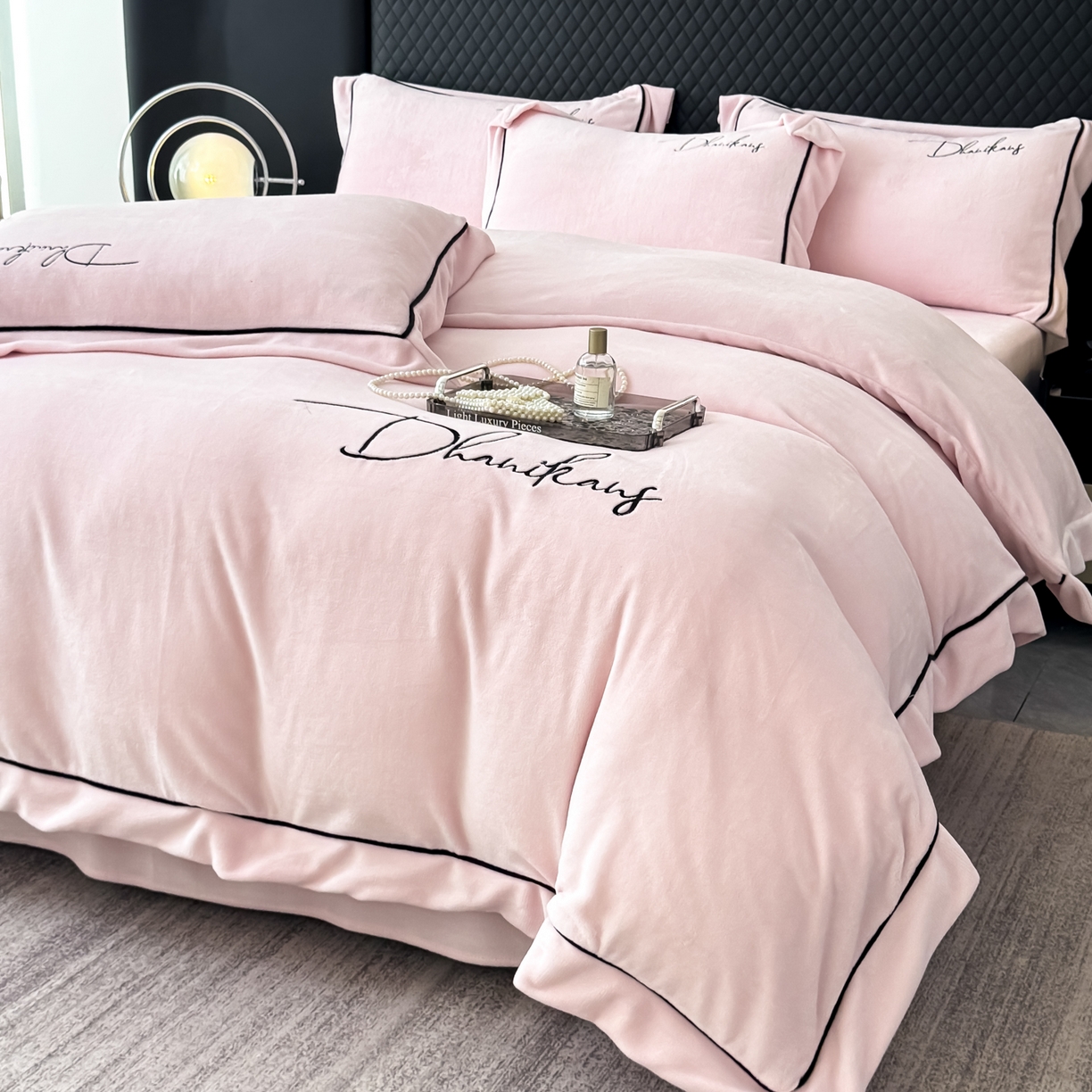 KA家纺 2025新款冬轻奢刺绣款嵌绳大拼角牛奶绒四件套 轻奢牛奶绒-粉