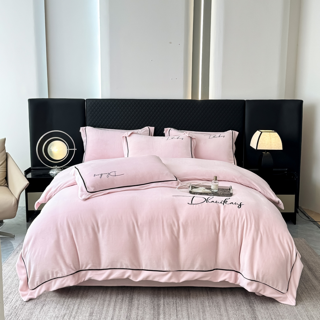 91家纺网 家纺一手货源 找家纺 KA家纺 2025新款冬轻奢刺绣款嵌绳大拼角牛奶绒四件套 轻奢牛奶绒-粉