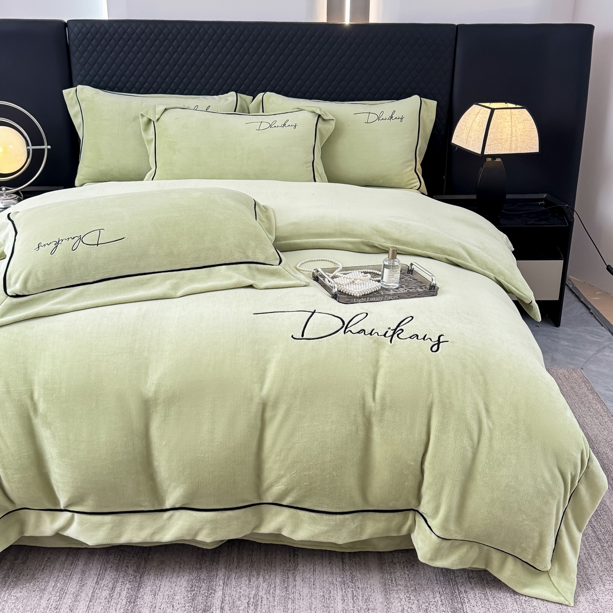 91家纺网 家纺一手货源 找家纺 KA家纺 2025新款冬轻奢刺绣款嵌绳大拼角牛奶绒四件套 轻奢牛奶绒-绿