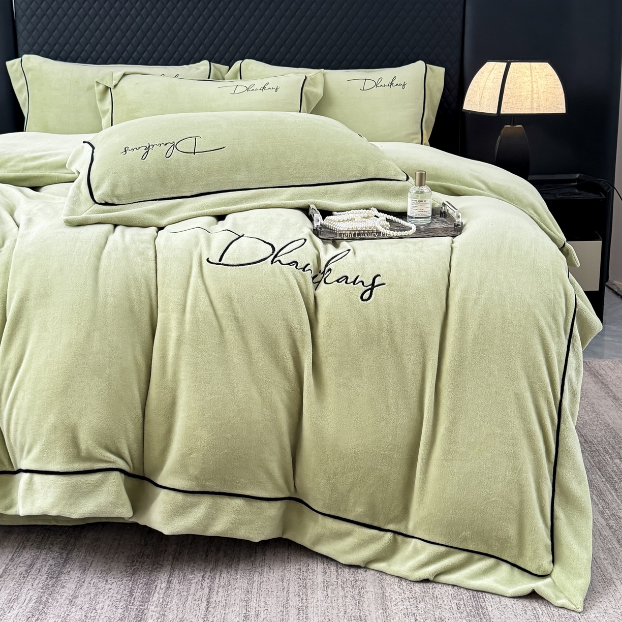 91家纺网 家纺一手货源 找家纺 KA家纺 2025新款冬轻奢刺绣款嵌绳大拼角牛奶绒四件套 轻奢牛奶绒-绿