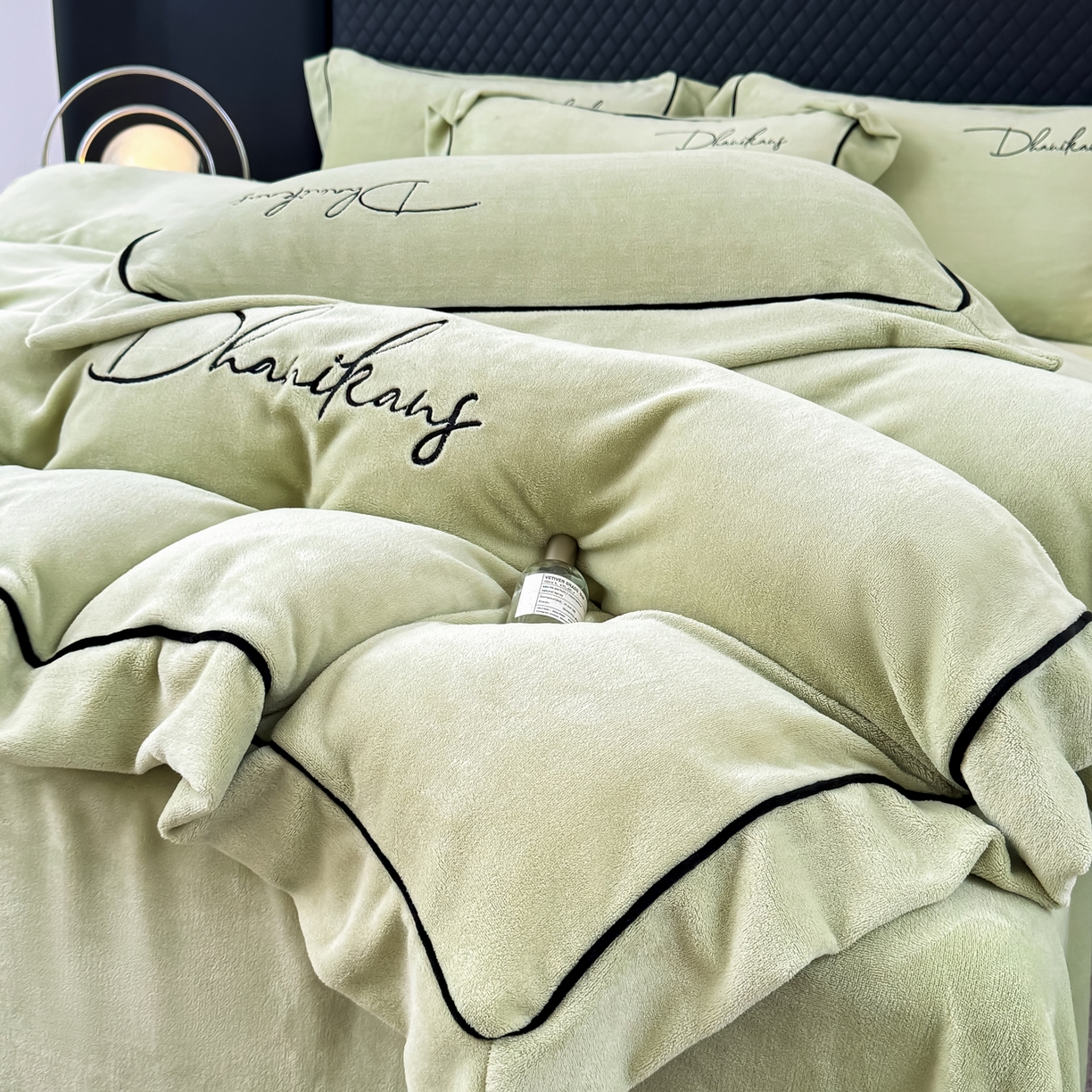 91家纺网 家纺一手货源 找家纺 （总）KA家纺 2025新款冬轻奢刺绣款嵌绳大拼角牛奶绒四件套