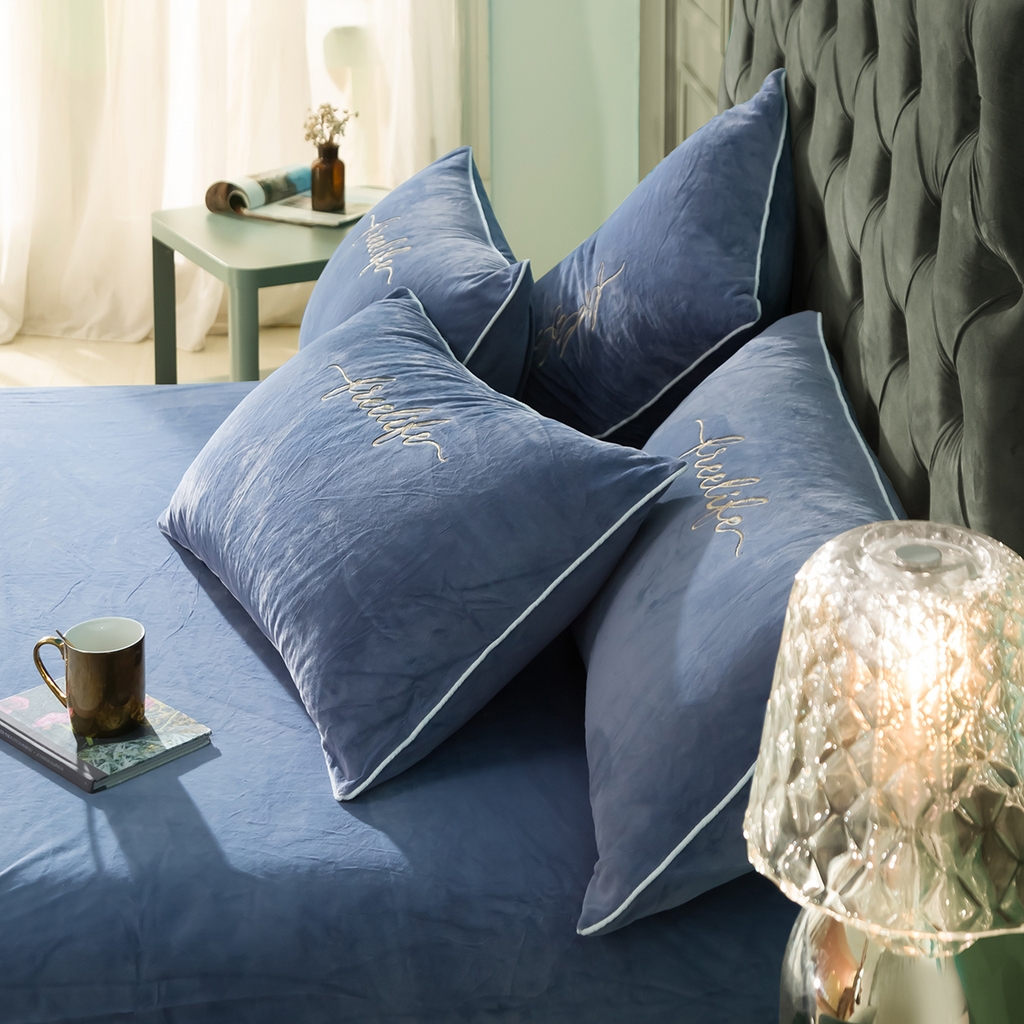 91家纺网 家纺一手货源 找家纺 千朵森 2025新款杰西卡250克加厚高端锦丝绒四件套-风格一 杰西卡-蓝灰