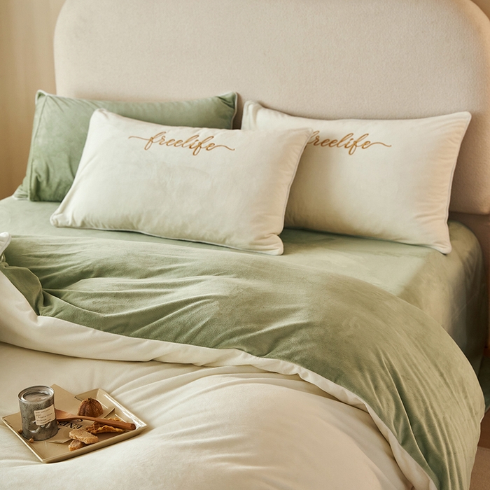 91家纺网 家纺一手货源 找家纺 千朵森 2025新款杰西卡250克加厚高端锦丝绒四件套-风格一 杰西卡-奶白配嫩绿