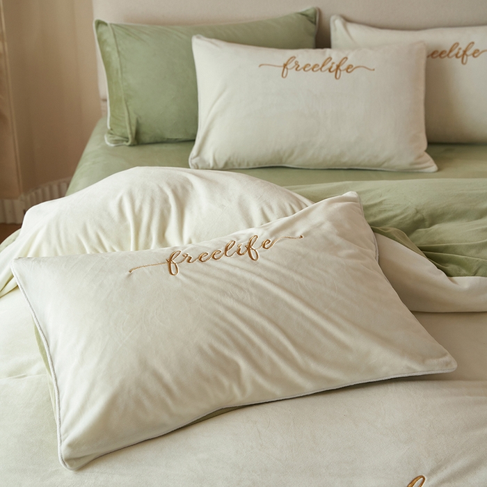 91家纺网 家纺一手货源 找家纺 千朵森 2025新款杰西卡250克加厚高端锦丝绒四件套-风格一 杰西卡-奶白配嫩绿