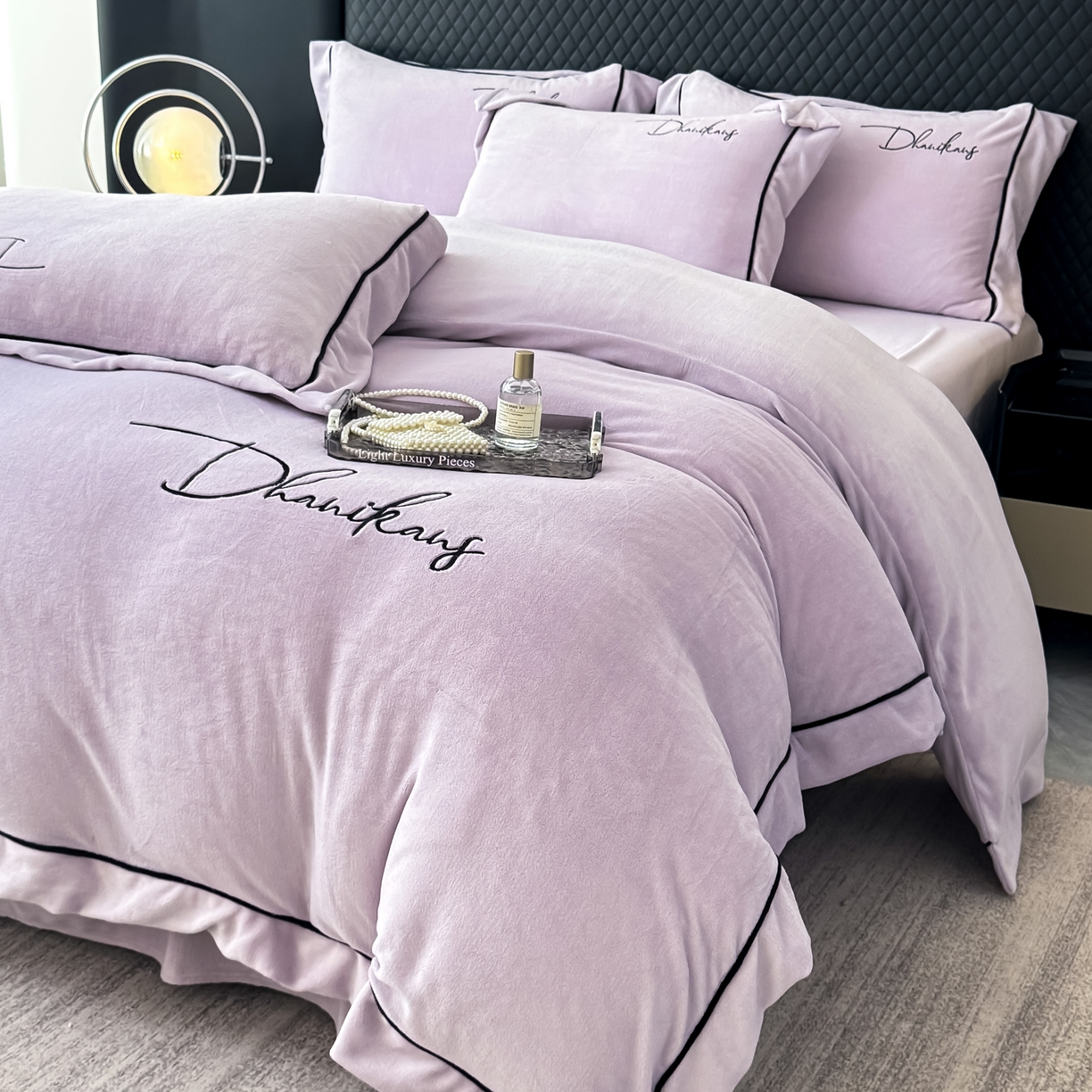 91家纺网 家纺一手货源 找家纺 KA家纺 2025新款冬轻奢刺绣款嵌绳大拼角牛奶绒四件套 轻奢牛奶绒-紫