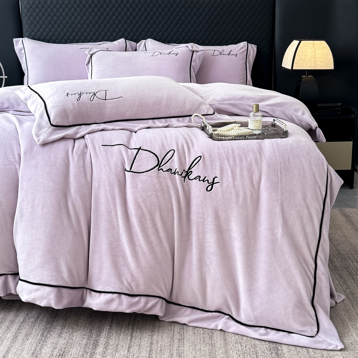 91家纺网 家纺一手货源 找家纺 KA家纺 2025新款冬轻奢刺绣款嵌绳大拼角牛奶绒四件套 轻奢牛奶绒-紫