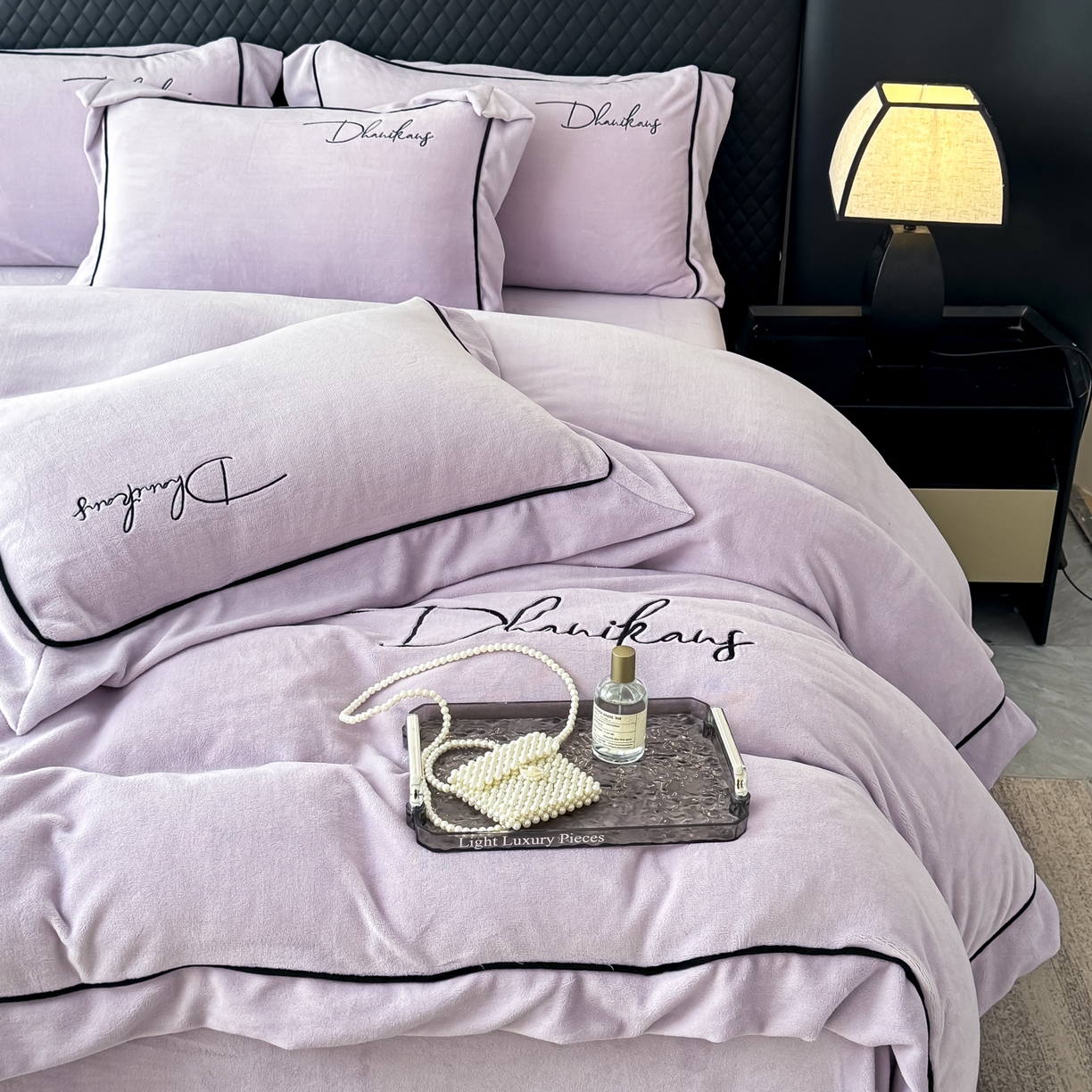 91家纺网 家纺一手货源 找家纺 KA家纺 2025新款冬轻奢刺绣款嵌绳大拼角牛奶绒四件套 轻奢牛奶绒-紫