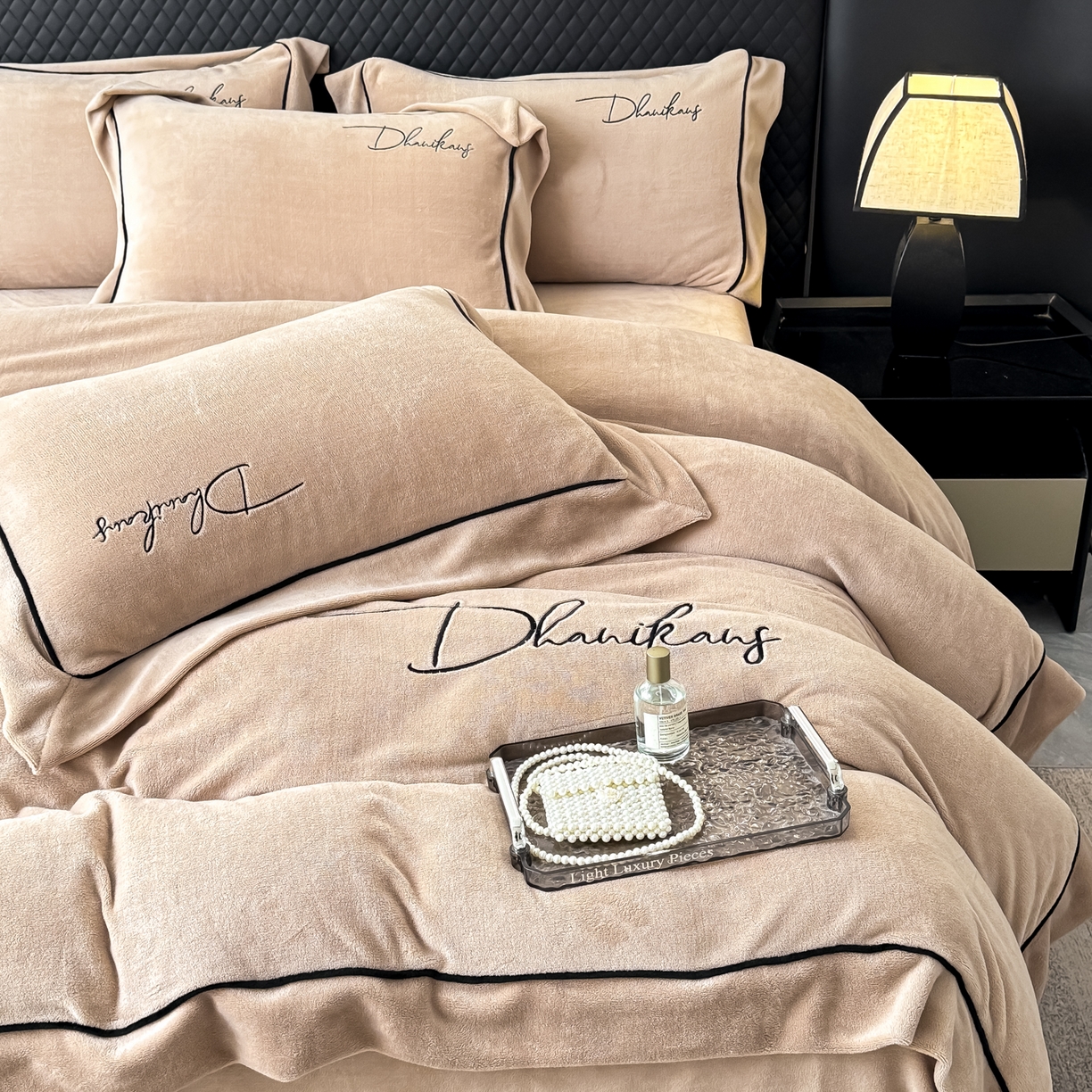 91家纺网 家纺一手货源 找家纺 KA家纺 2025新款冬轻奢刺绣款嵌绳大拼角牛奶绒四件套 轻奢牛奶绒-香槟