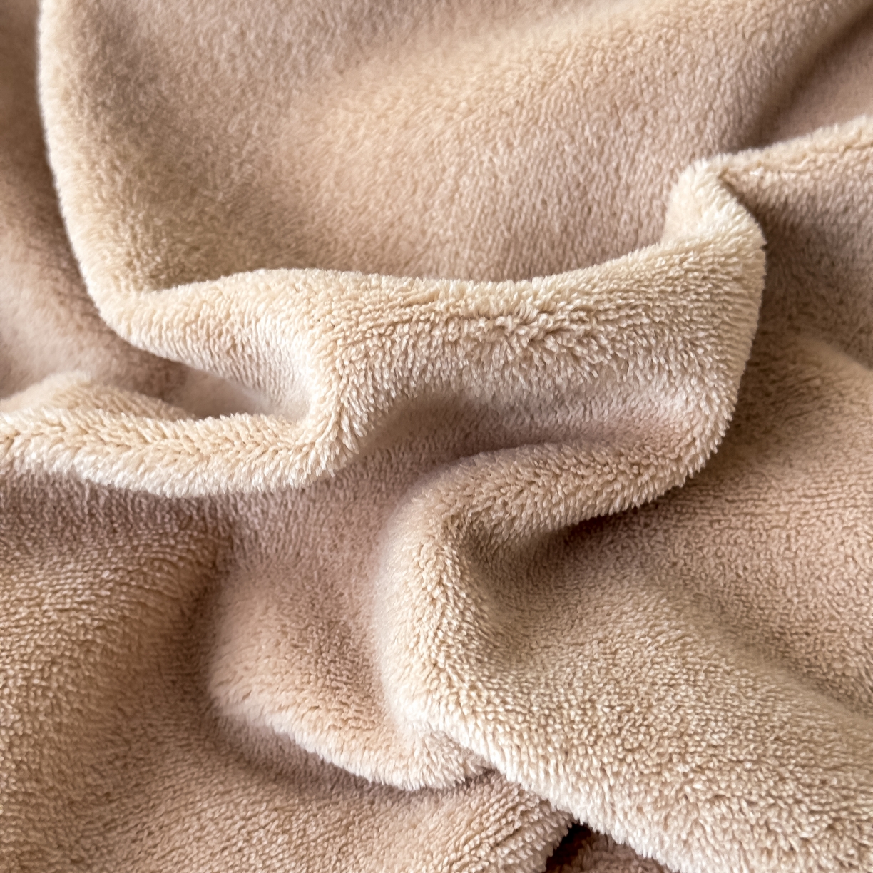 91家纺网 家纺一手货源 找家纺 KA家纺 2025新款冬轻奢刺绣款嵌绳大拼角牛奶绒四件套 轻奢牛奶绒-香槟