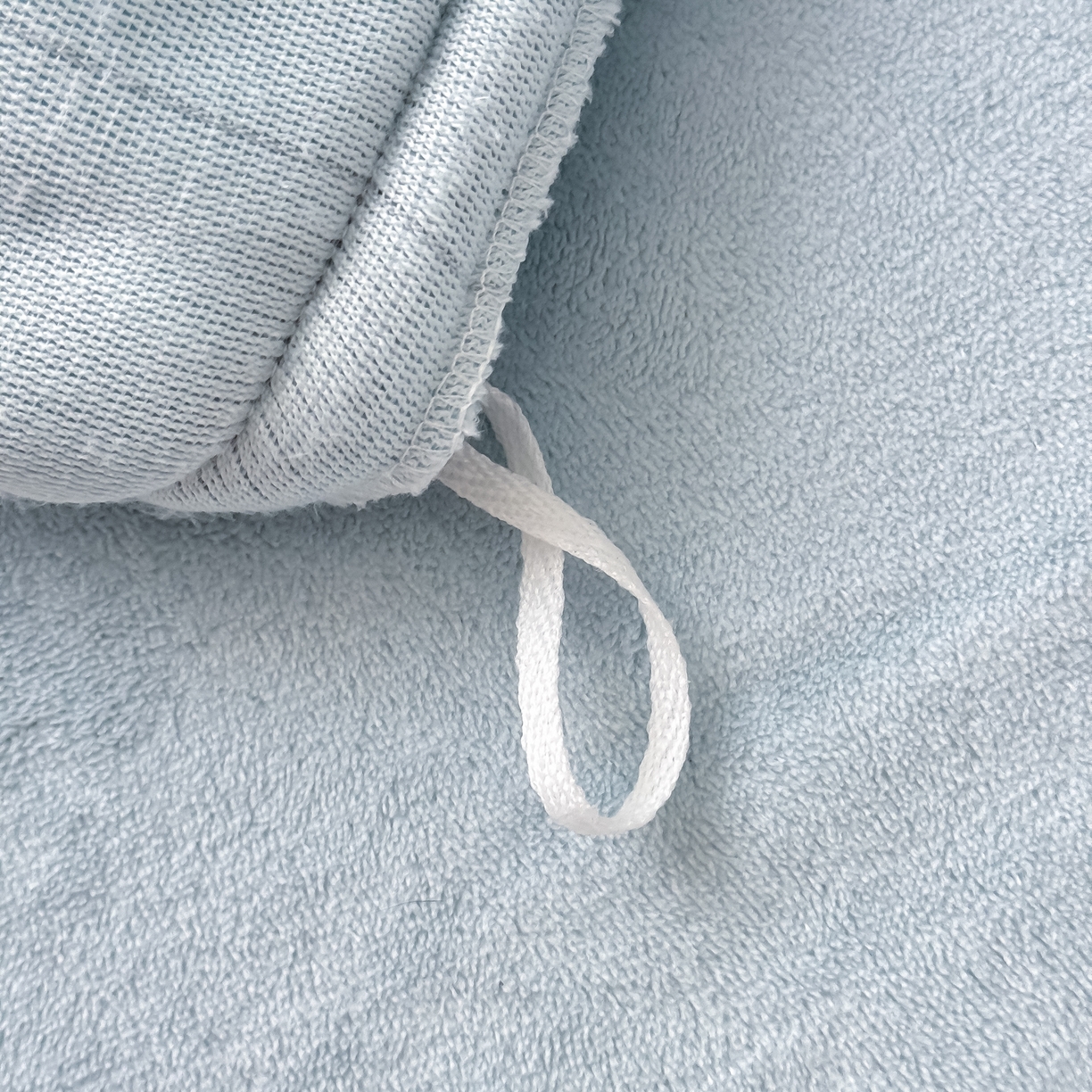 91家纺网 家纺一手货源 找家纺 KA家纺 2025新款冬轻奢刺绣款嵌绳大拼角牛奶绒四件套 轻奢牛奶绒-蓝