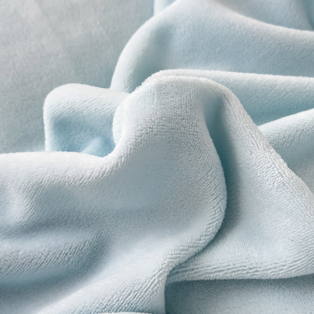 91家纺网 家纺一手货源 找家纺 KA家纺 2025新款冬轻奢刺绣款嵌绳大拼角牛奶绒四件套 轻奢牛奶绒-蓝