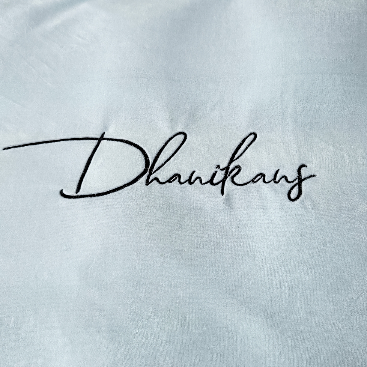 91家纺网 家纺一手货源 找家纺 KA家纺 2025新款冬轻奢刺绣款嵌绳大拼角牛奶绒四件套 轻奢牛奶绒-蓝