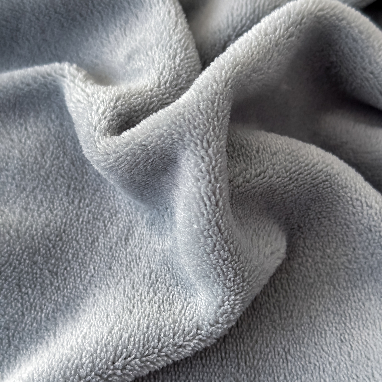 91家纺网 家纺一手货源 找家纺 KA家纺 2025新款冬轻奢刺绣款嵌绳大拼角牛奶绒四件套 轻奢牛奶绒-灰