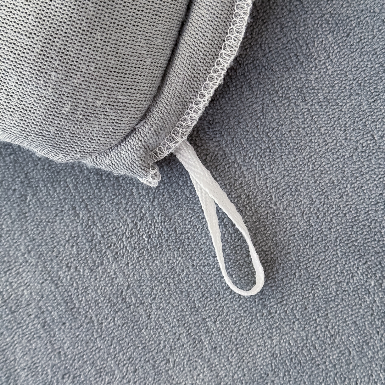 91家纺网 家纺一手货源 找家纺 KA家纺 2025新款冬轻奢刺绣款嵌绳大拼角牛奶绒四件套 轻奢牛奶绒-灰