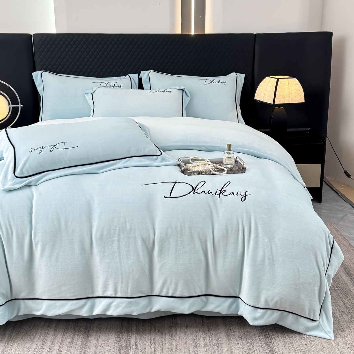 91家纺网 家纺一手货源 找家纺 KA家纺 2025新款冬轻奢刺绣款嵌绳大拼角牛奶绒四件套 轻奢牛奶绒-蓝