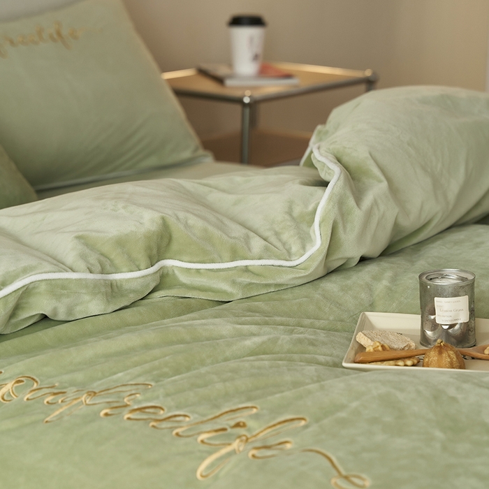 91家纺网 家纺一手货源 找家纺 千朵森 2025新款杰西卡250克加厚高端锦丝绒四件套-风格一 杰西卡-嫩芽绿