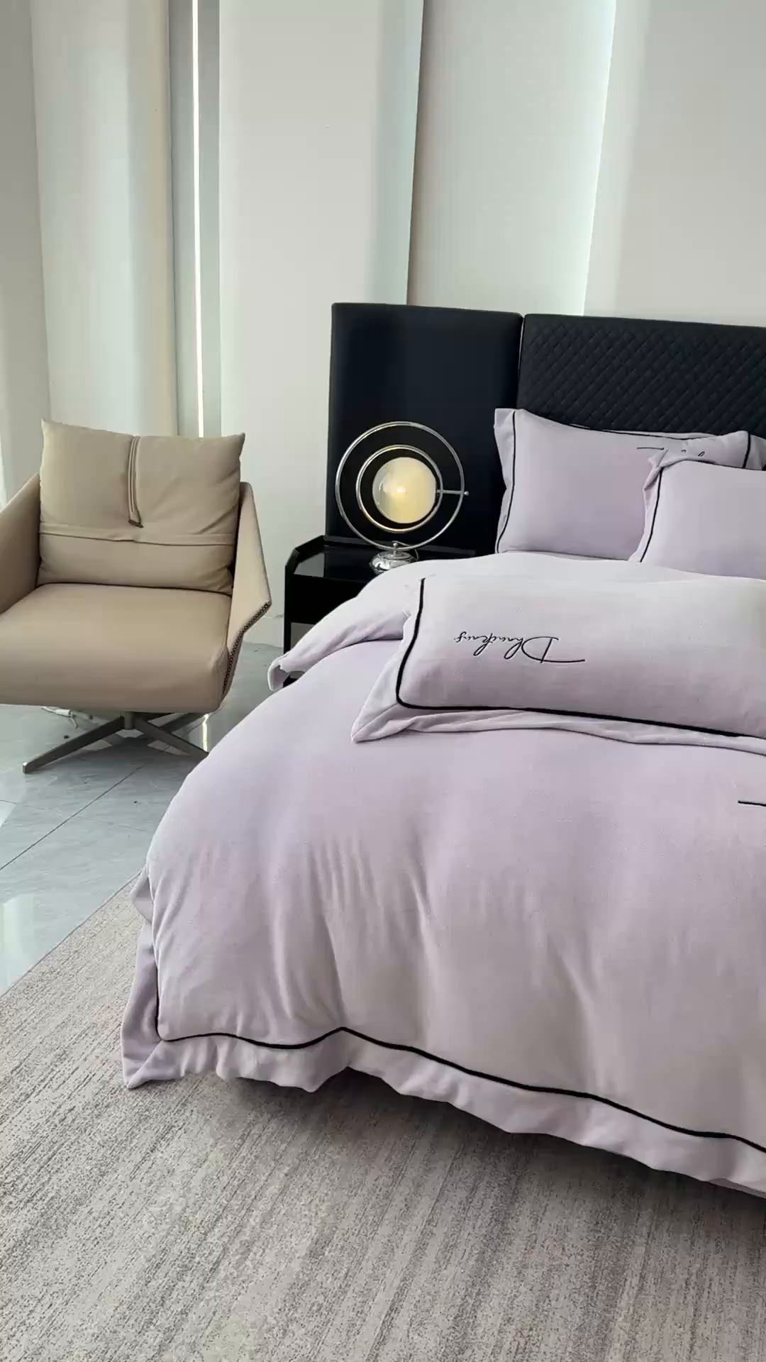 91家纺网 家纺一手货源 找家纺 KA家纺 2025新款冬轻奢刺绣款嵌绳大拼角牛奶绒四件套 轻奢牛奶绒-紫