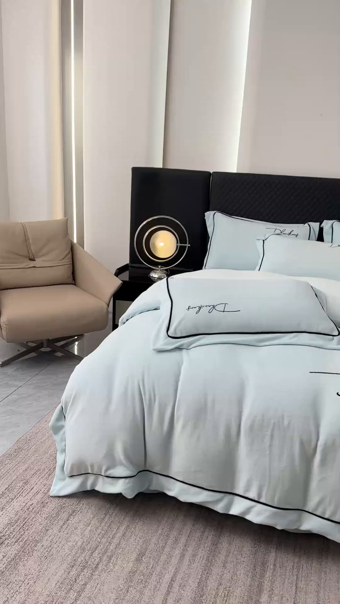 91家纺网 家纺一手货源 找家纺 KA家纺 2025新款冬轻奢刺绣款嵌绳大拼角牛奶绒四件套 轻奢牛奶绒-蓝